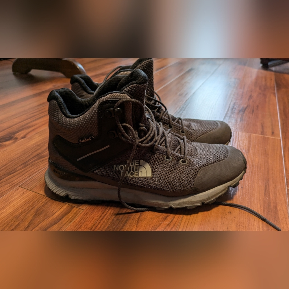 The North Face Men's Black and Gray Athletic Shoes